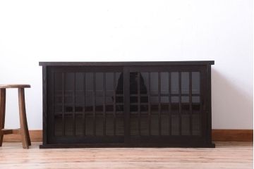 中古　民芸家具　栗材!モダンなガラス格子戸の浮造り水屋箪笥ローボード