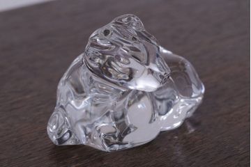 アンティーク雑貨　中古　バカラ(Baccarat)　クリスタル　牛置物(オブジェ・オーナメント)