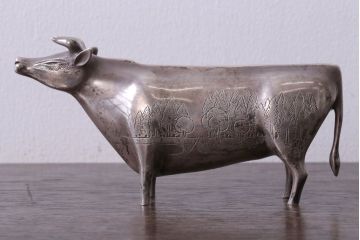 アンティーク雑貨　帖佐美行作　洋銀(銀900)製　「爽誘風想」　牛置物(オブジェ・オーナメント)