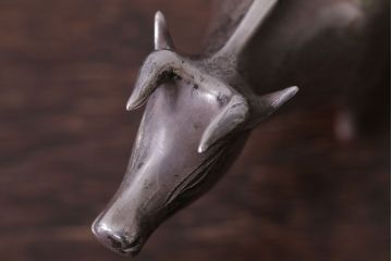 アンティーク雑貨　帖佐美行作　洋銀(銀900)製　「爽誘風想」　牛置物(オブジェ・オーナメント)