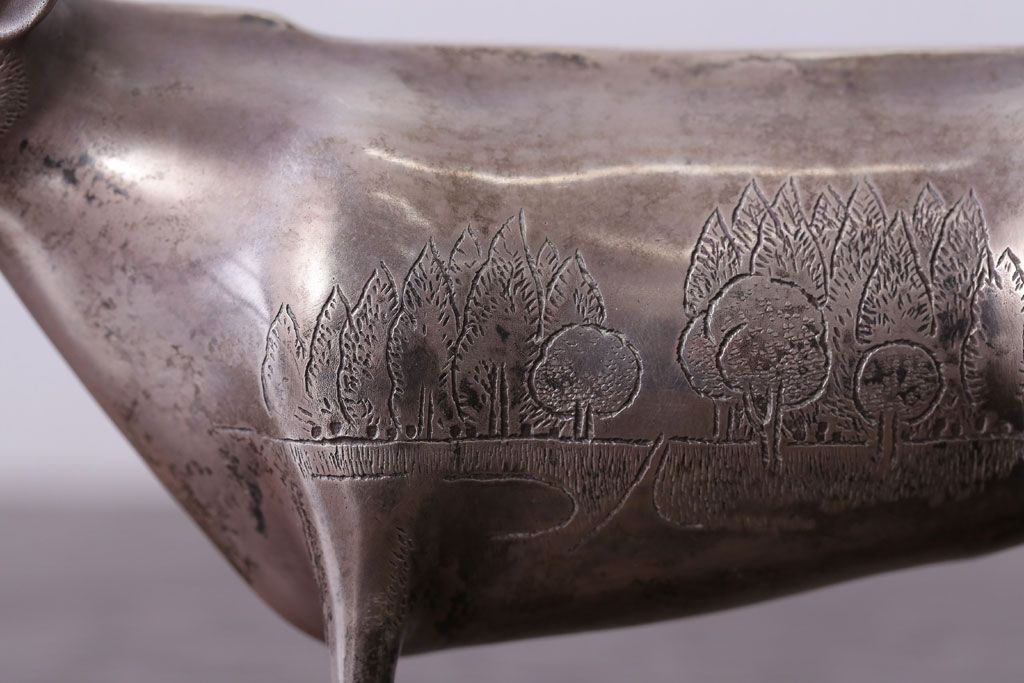 アンティーク雑貨　帖佐美行作　洋銀(銀900)製　「爽誘風想」　牛置物(オブジェ・オーナメント)