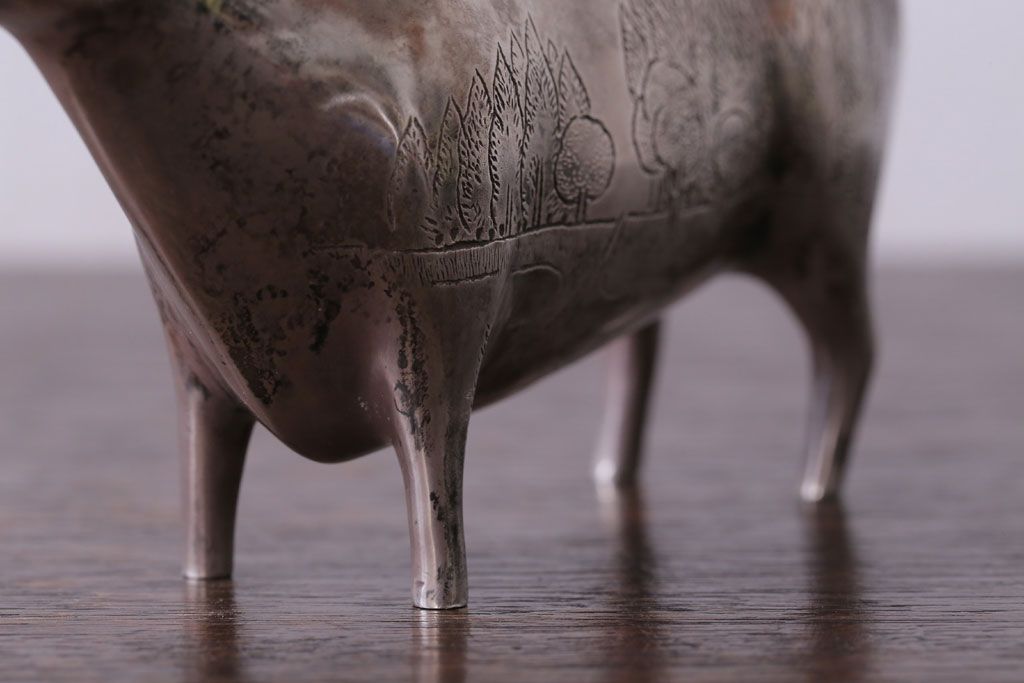 アンティーク雑貨　帖佐美行作　洋銀(銀900)製　「爽誘風想」　牛置物(オブジェ・オーナメント)