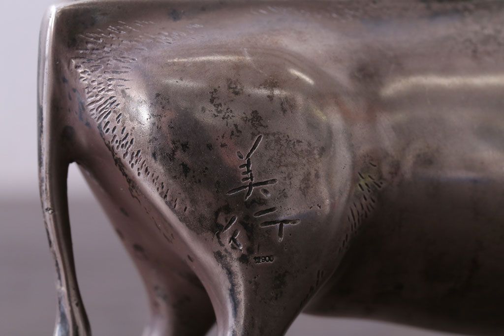 アンティーク雑貨　帖佐美行作　洋銀(銀900)製　「爽誘風想」　牛置物(オブジェ・オーナメント)