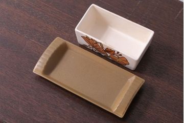 アンティーク雑貨　イギリスビンテージ　Palissy(パリシー)　kismet(キスメット)シリーズ　バターディッシュ(バターケース)(洋食器)