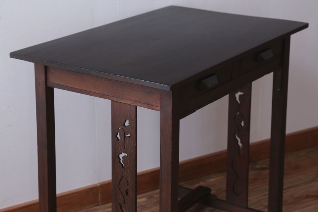 アンティーク家具　大正ロマン　透かし彫りが美しいアンティーク平机(デスク)