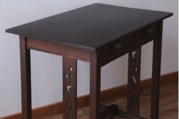 アンティーク家具　大正ロマン　透かし彫りが美しいアンティーク平机(デスク)