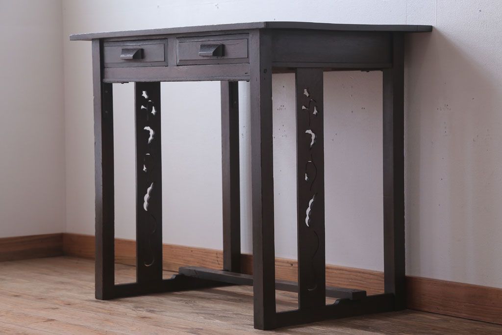 アンティーク家具　大正ロマン　透かし彫りが美しいアンティーク平机(デスク)