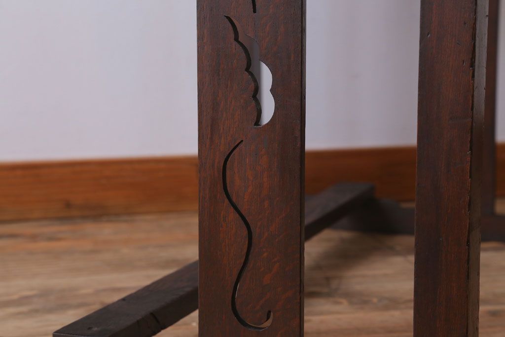 アンティーク家具　大正ロマン　透かし彫りが美しいアンティーク平机(デスク)