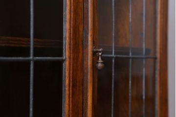 アンティーク家具　イギリスアンティーク　ステンドグラス扉のブルボーズレッグ本箱(ブックケース・収納棚)