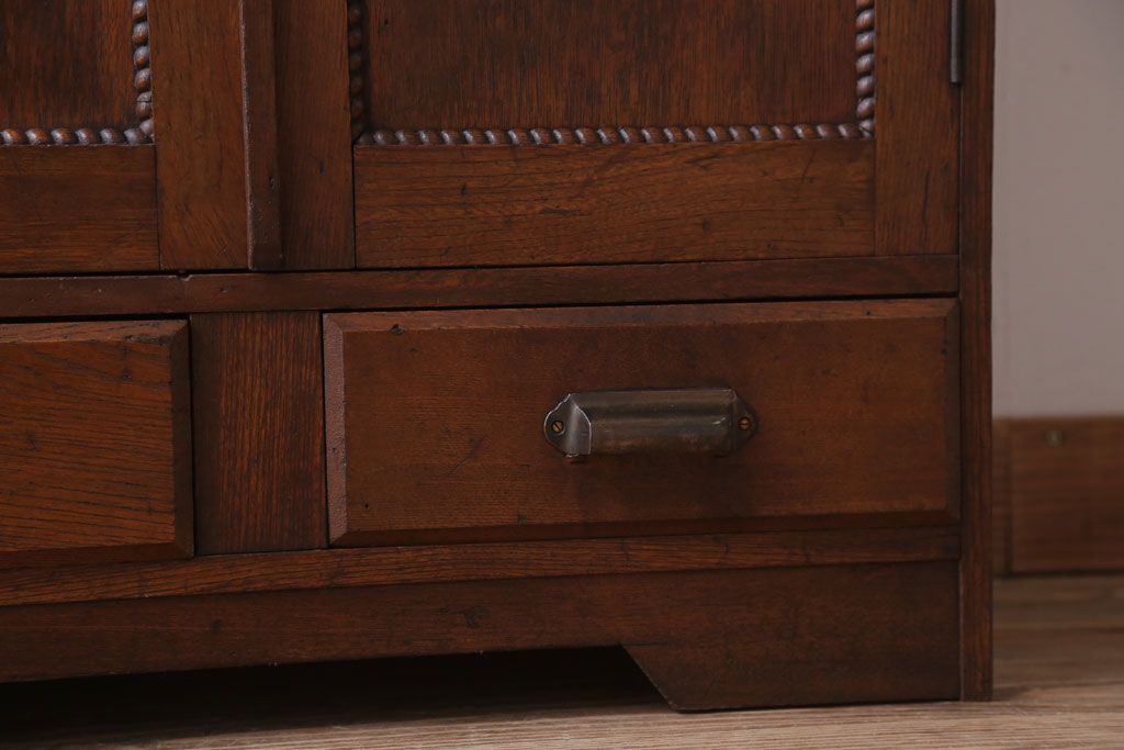 アンティーク家具　和製アンティーク　丸窓がおしゃれな古い木製の本箱(ブックケース)