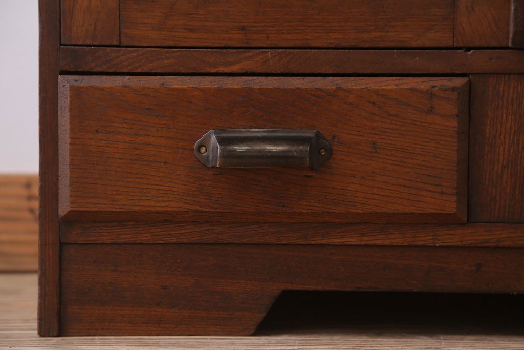 アンティーク家具　和製アンティーク　丸窓がおしゃれな古い木製の本箱(ブックケース)