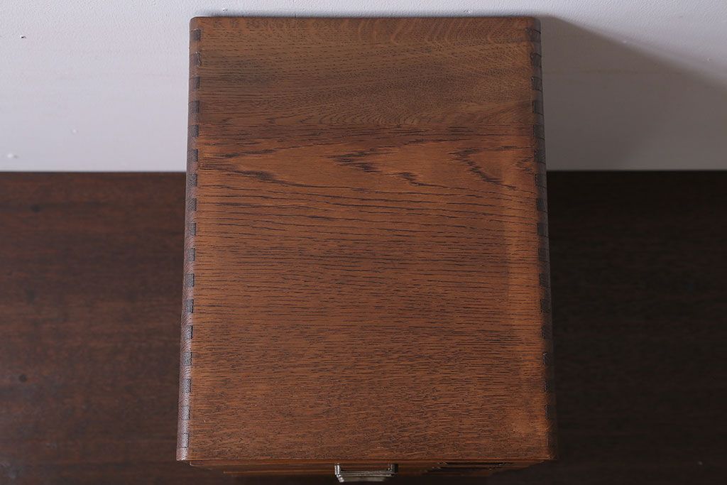 レトロ家具　昭和レトロ　ネームプレート付き!古いナラ材のアンティーク小引き出し(2)