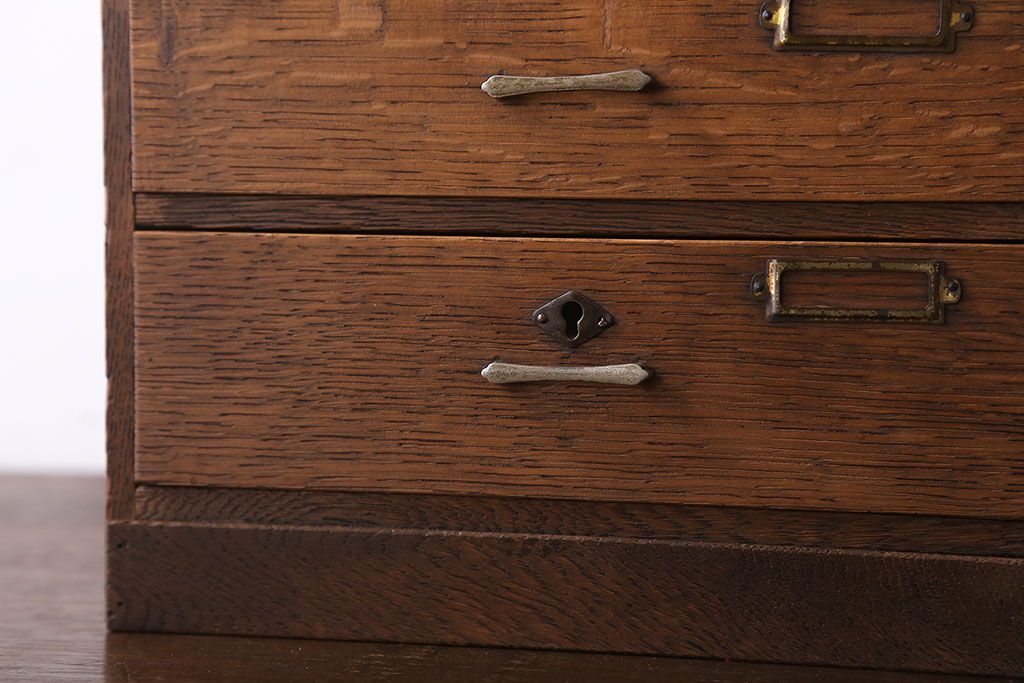 レトロ家具　昭和レトロ　ネームプレート付き!古いナラ材のアンティーク小引き出し(2)