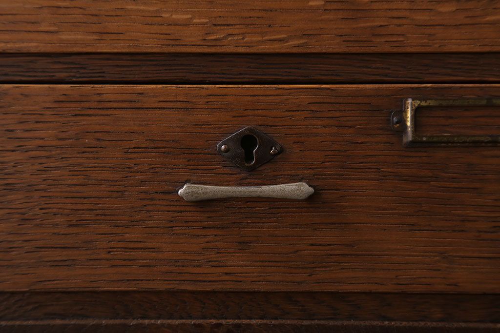 レトロ家具　昭和レトロ　ネームプレート付き!古いナラ材のアンティーク小引き出し(2)