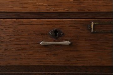 レトロ家具　昭和レトロ　ネームプレート付き!古いナラ材のアンティーク小引き出し(2)