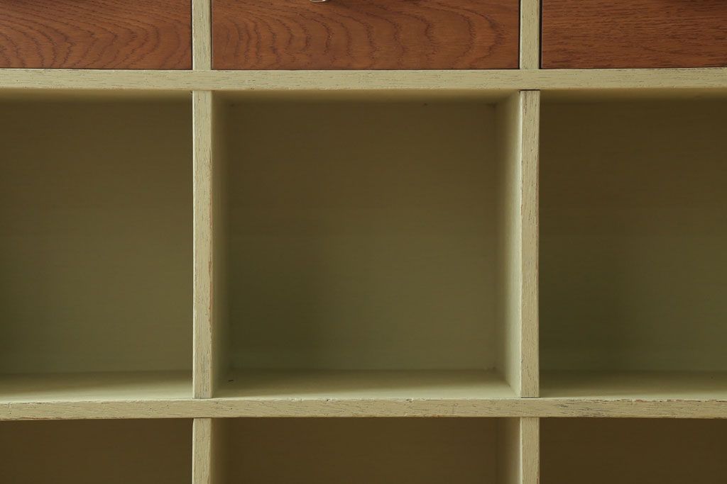 アンティーク家具　ペイント　両面収納のリメイク収納カウンター(マス目棚)