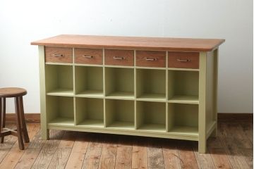 アンティーク家具　ペイント　両面収納のリメイク収納カウンター(マス目棚)
