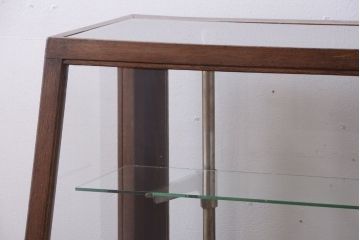 レトロ家具　和製アンティーク　古い木のレトロな台形型ガラスケース(2)