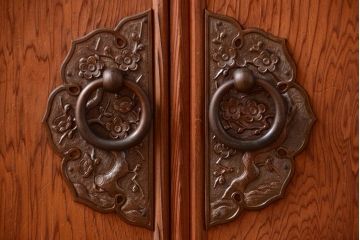中古　民芸家具　上品な木味の屋久杉製収納棚