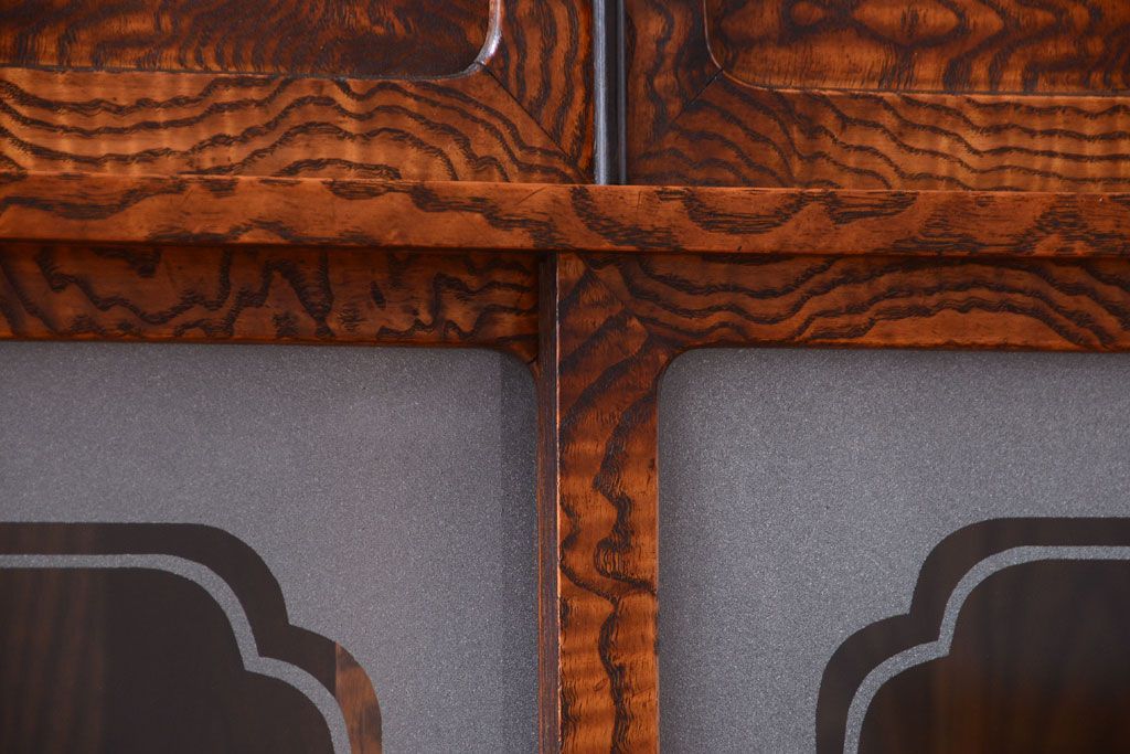 アンティーク家具　古民具・骨董　前面タモ材!上質なアンティーク角脚茶箪笥