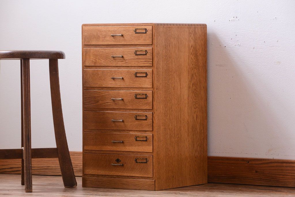 レトロ家具　昭和レトロ　ネームプレート付き!古いナラ材製のアンティーク小引き出し