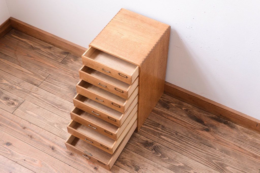 レトロ家具　昭和レトロ　ネームプレート付き!古いナラ材製のアンティーク小引き出し