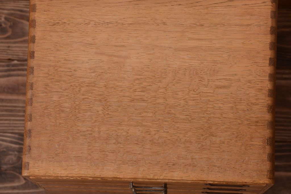 レトロ家具　昭和レトロ　ネームプレート付き!古いナラ材製のアンティーク小引き出し
