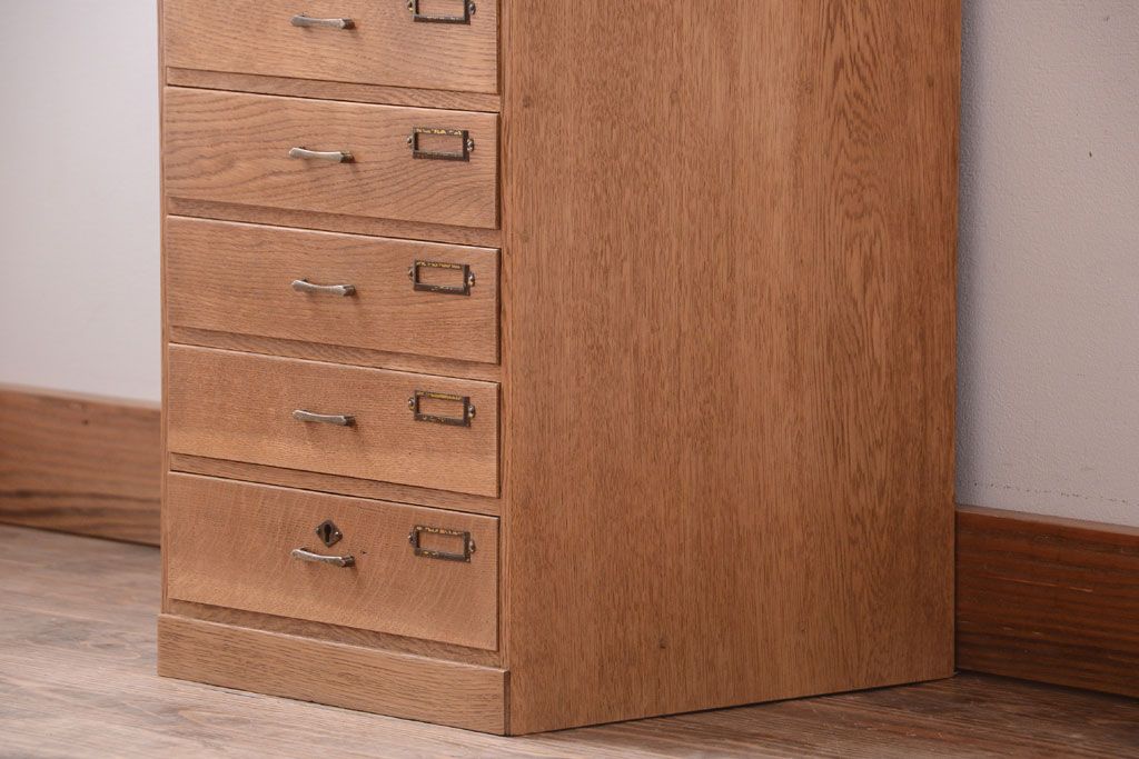 レトロ家具　昭和レトロ　ネームプレート付き!古いナラ材製のアンティーク小引き出し