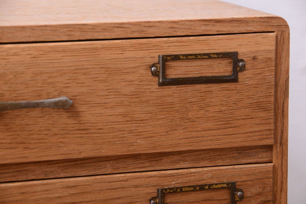 レトロ家具　昭和レトロ　ネームプレート付き!古いナラ材製のアンティーク小引き出し
