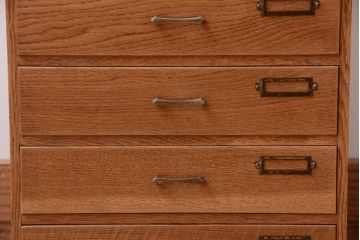 レトロ家具　昭和レトロ　ネームプレート付き!古いナラ材製のアンティーク小引き出し