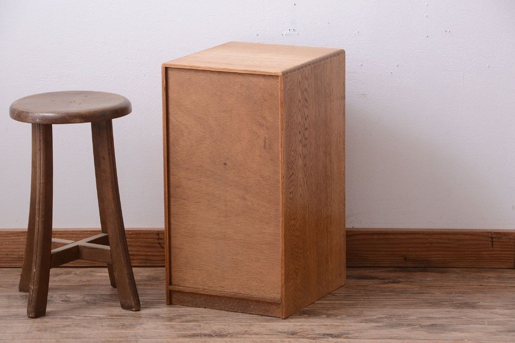レトロ家具　昭和レトロ　ネームプレート付き!古いナラ材製のアンティーク小引き出し