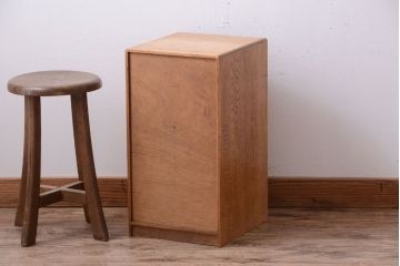 レトロ家具　昭和レトロ　ネームプレート付き!古いナラ材製のアンティーク小引き出し