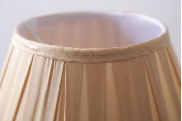 イギリスビンテージ　上品なテーブルスタンド