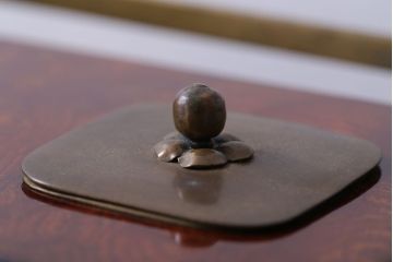 アンティーク雑貨　古民具・骨董　総欅!上品な透かし彫りの高級煙草盆