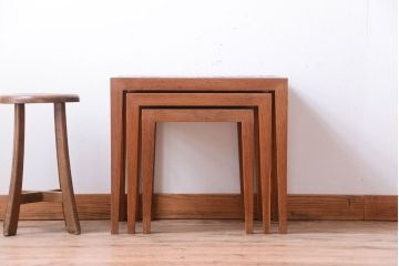 ヴィンテージ家具　北欧ビンテージ　タイル天板がお洒落なネストテーブル