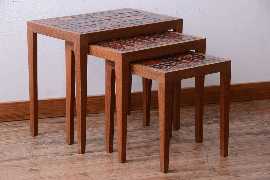 ヴィンテージ家具　北欧ビンテージ　タイル天板がお洒落なネストテーブル