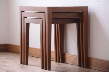 ヴィンテージ家具　北欧ビンテージ　タイル天板がお洒落なネストテーブル