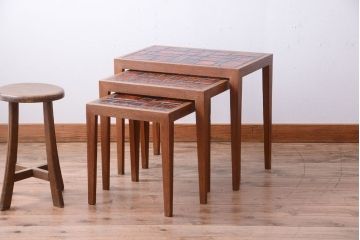 ヴィンテージ家具　北欧ビンテージ　タイル天板がお洒落なネストテーブル