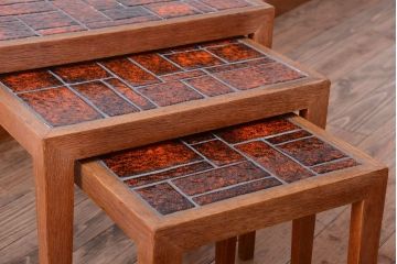ヴィンテージ家具　北欧ビンテージ　タイル天板がお洒落なネストテーブル