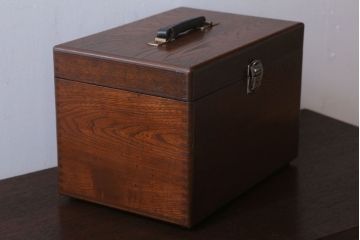 アンティーク雑貨　和製アンティーク　古い木製の小物収納箱(薬箱・木箱)(1)