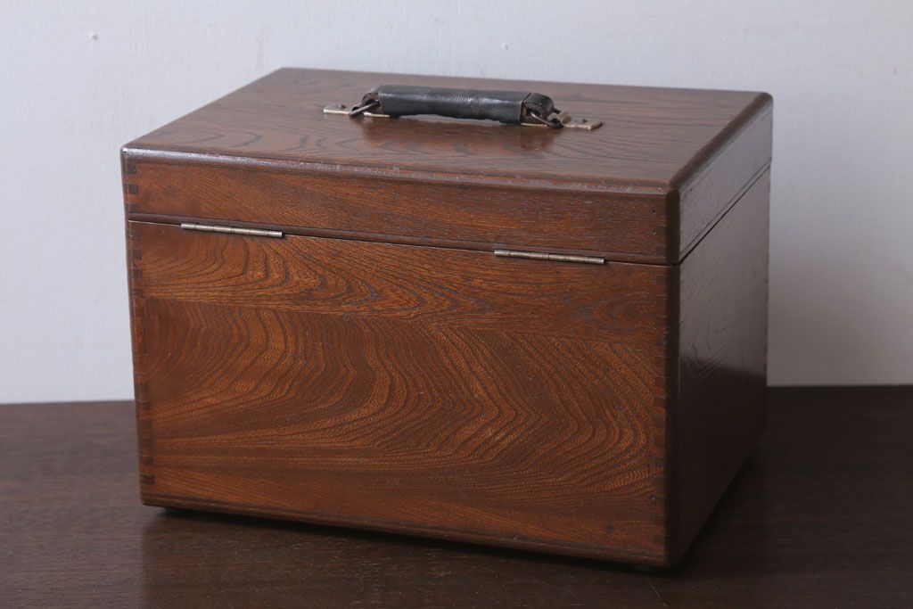 アンティーク雑貨　和製アンティーク　古い木製の小物収納箱(薬箱・木箱)(1)