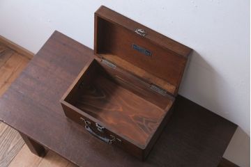アンティーク雑貨　和製アンティーク　古い木製の小物収納箱(薬箱・木箱)(2)