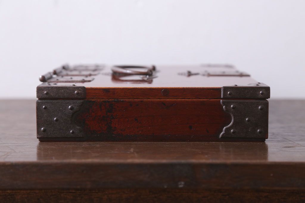 アンティーク雑貨　古民具・骨董　明治期　高級品!漆が美しい総欅材の二本松時代箱(収納箱・木箱)