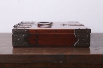 アンティーク雑貨　古民具・骨董　明治期　高級品!漆が美しい総欅材の二本松時代箱(収納箱・木箱)