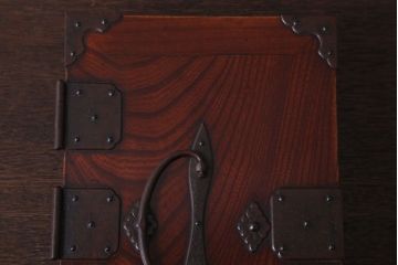 アンティーク雑貨　古民具・骨董　明治期　高級品!漆が美しい総欅材の二本松時代箱(収納箱・木箱)