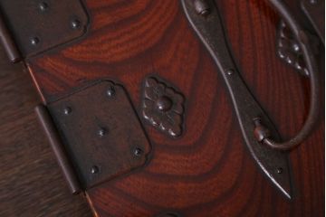 アンティーク雑貨　古民具・骨董　明治期　高級品!漆が美しい総欅材の二本松時代箱(収納箱・木箱)