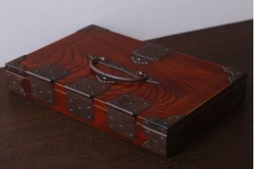 アンティーク雑貨　古民具・骨董　明治期　高級品!漆が美しい総欅材の二本松時代箱(収納箱・木箱)