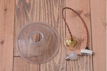 アンティーク　プレスガラスシェードの天井照明