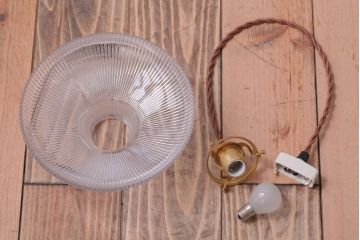 アンティーク　プレスガラスシェードの天井照明