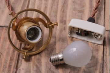 アンティーク　プレスガラスシェードの天井照明